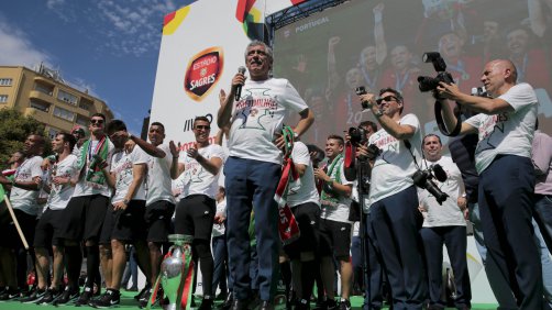 Fernando Santos e Ronaldo agradecem apoio dos adeptos portugueses