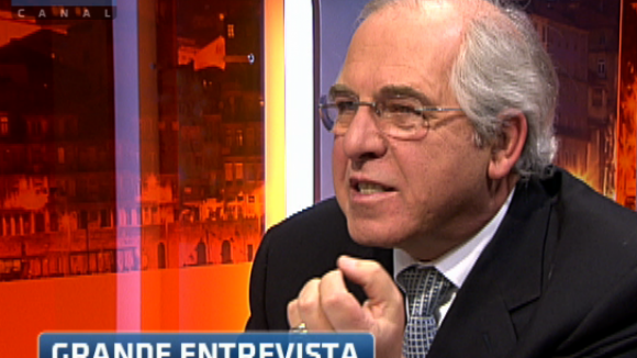 Silva Peneda afirma que desemprego faz pairar "séria ameaça" no país