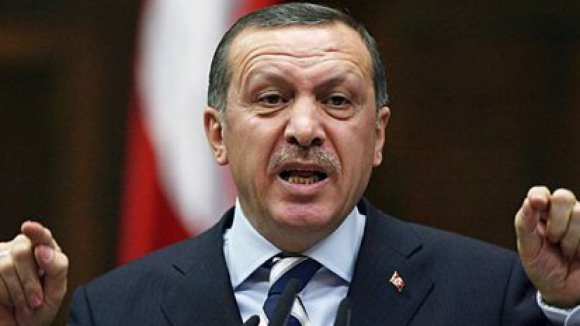 Primeiro-Ministro turco avisa manifestantes que "vão pagar" por protestos contra Governo