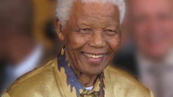 Mandela nos cuidados intensivos no quarto dia de internamento