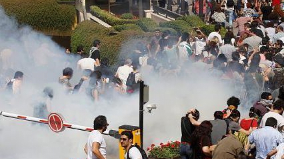 Confrontos regressam à praça Taksim