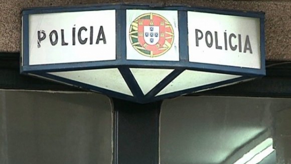Três polícias detidos por suspeita de corrupção passiva para acto ilícito