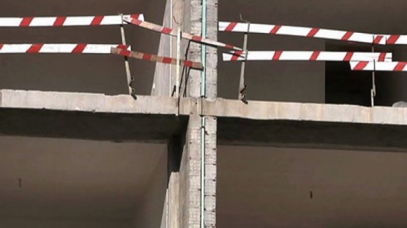 Operário de 28 anos morre ao cair de oito metros numa obra no Porto