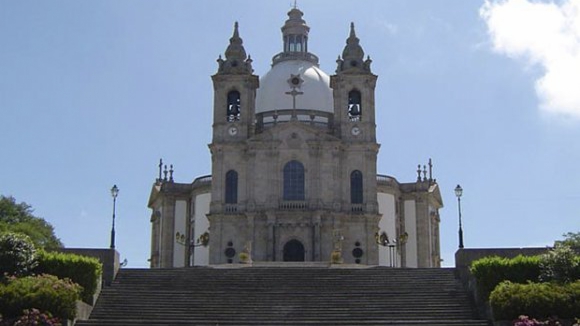 Fogo no Sameiro em Braga não coloca em risco santuário