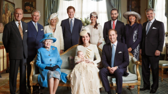 Isabel II e os três herdeiros em fotografia considerada histórica