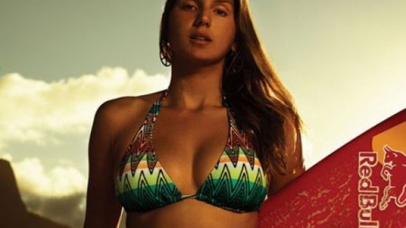 Maya Gabeira teve alta do hospital após acidente a surfar onda gigante na Nazaré