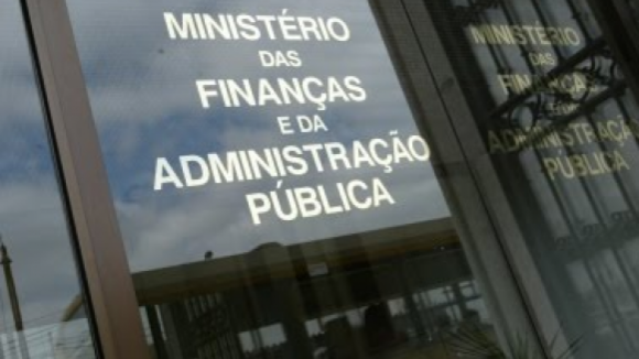 Sindicalistas invadem ministério das Finanças e exigem demissão do Governo