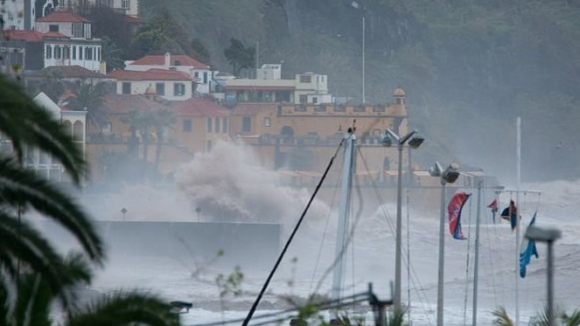 Madeira vive situação de "castástrofe" devido a fortes chuvas