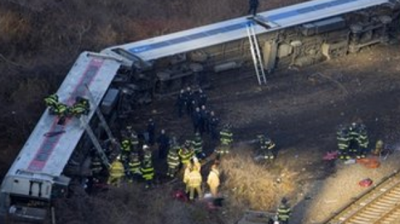 Quatro mortos e pelo menos 67 feridos em acidente de comboio em Nova Iorque