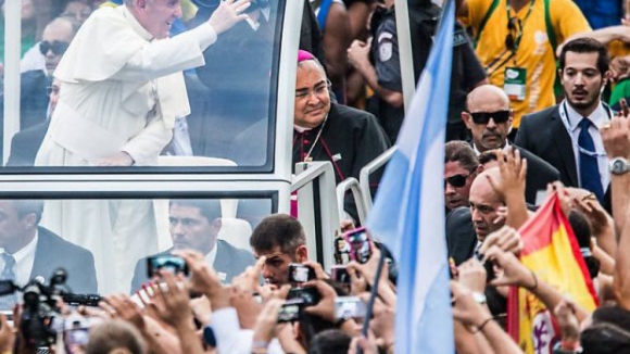 Papa lamenta o drama dos migrantes e dos refugiados