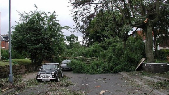 Passagem de tornado em Paredes deixou rasto de destruição e 50 residentes desalojados