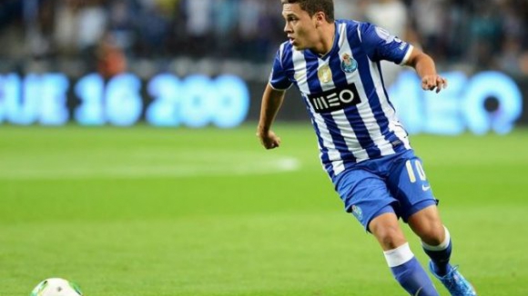 Treino do FC Porto marcado pelo regresso de Quintero e ausência de Alex Sandro