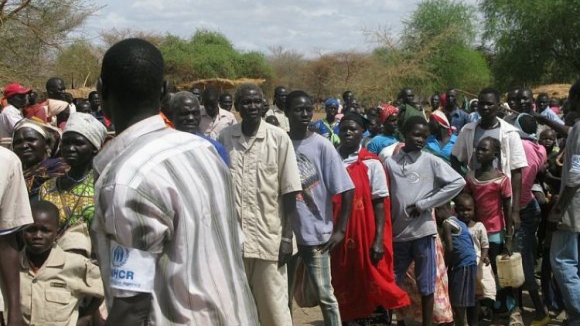 Acidente de 'ferry' mata mais de 200 pessoas que fugiam da guerra no Sudão do Sul - Exército