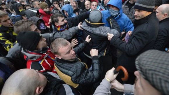 Dois manifestantes mortos nos confrontos em Kiev