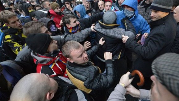 Parlamento ucraniano aboliu leis anti-manifestação
