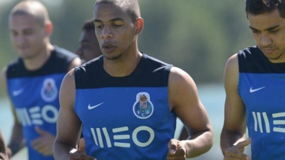 Fernando já treinou no FC Porto embora ainda condicionado