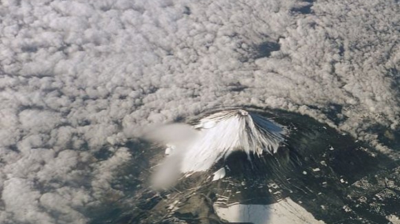 Erupção do vulcão japonês Fuji poderia forçar retirada de 1,2 milhões de pessoas