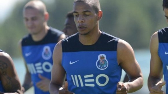 Fernando de volta aos eleitos do FC Porto para recepção ao Paços de Ferreira