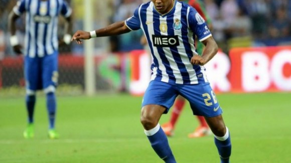 Alex Sandro realçou importância de o FC Porto vencer sem sofrer golos