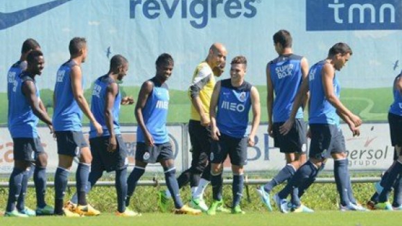 Guarda-redes Stefanovic, da equipa B, foi a novidade no treino do FC Porto