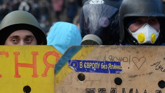 Parlamento ucraniano destitui Yanukovich e convoca eleições para 25 de Maio