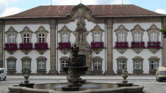 Câmara de Braga não vai cobrar coimas de parcómetros contestados em sede judicial