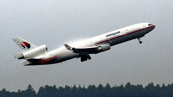 Malásia envia avião para local de "objectos flutuantes suspeitos" detectados por satélite