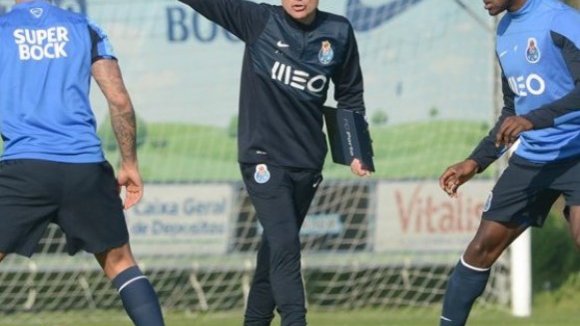 Técnico do FC Porto Luís Castro poupa "heróis" de Nápoles