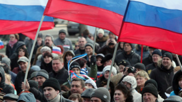 Manifestantes pró-russos invadem edifício governamental em Donetsk
