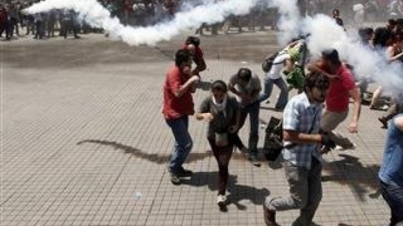 Confrontos em Istambul provocam 58 feridos e 139 detenções