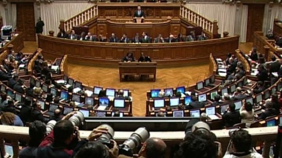 Parlamento chumba quatro projectos para revogar privatização da EGF