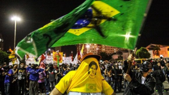 Suspensa greve da polícia brasileira no Recife após saques e 234 detidos