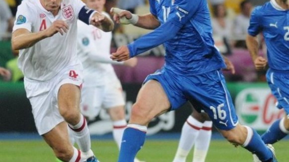 Gerrard sem medo da Itália acredita em surpresa no primeiro jogo