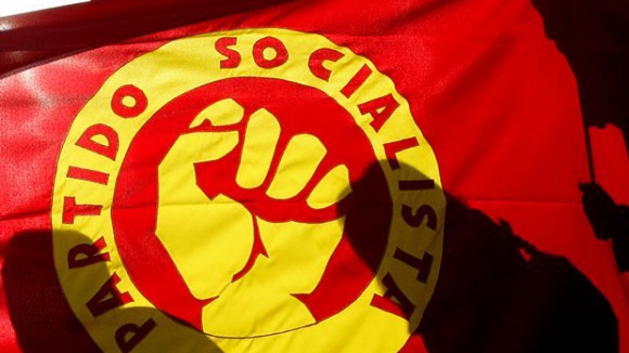 Abstenção bate recordes em noite de glória do Partido Socialista
