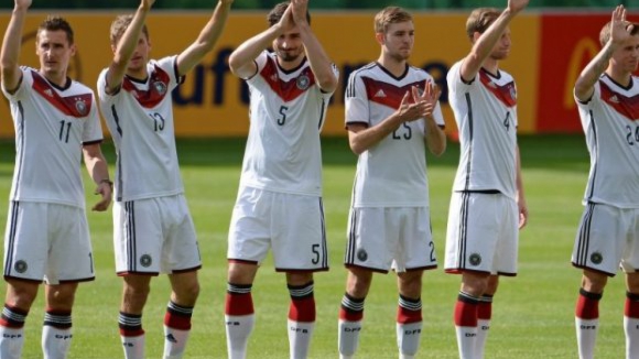 Alemanha chama os "esperanças" Durm e Kramer, Klose no ataque