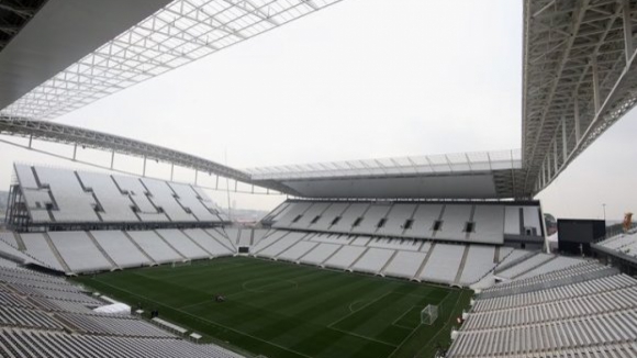 Estádio que receberá jogo de abertura do Mundial 2014 ainda não está concluído