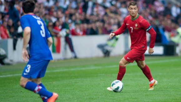 Apesar de lesão rotuliana, Ronaldo estreou-se no relvado