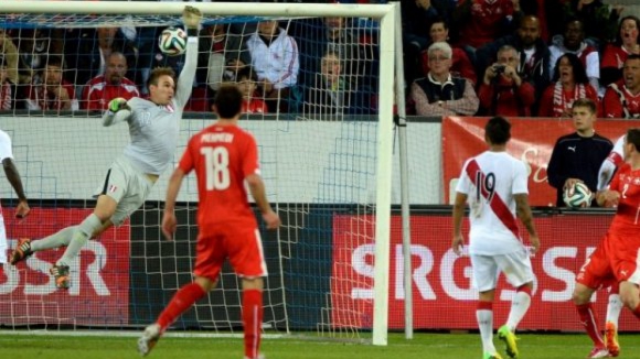 Mundial2014: Suíça vence (2-0) Peru, mas só marca perto do fim