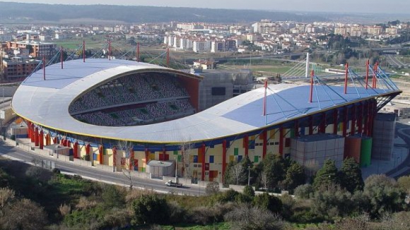 Leiria abre portas do estádio para transmitir jogos de Portugal