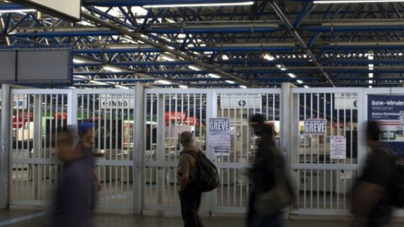Trabalhadores do metro de São Paulo suspendem greve