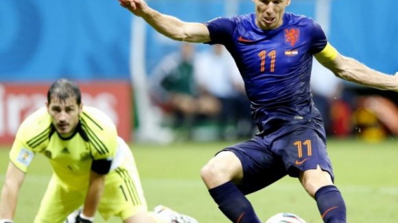Holanda goleia após reviravolta frente à campeã do Mundo Espanha