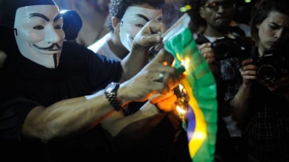 Salvador regista confrontos entre manifestantes e polícia