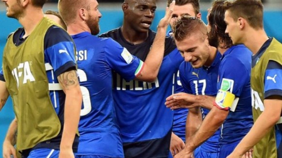 Itália arranca com triunfo sobre a Inglaterra