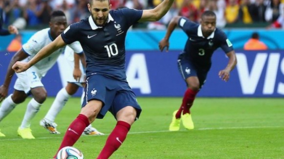 França entra a vencer as Honduras com "bis" de Benzema