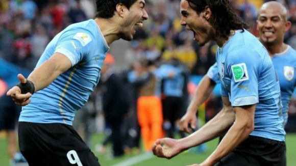 Luis Suarez relança Uruguai e abate Inglaterra