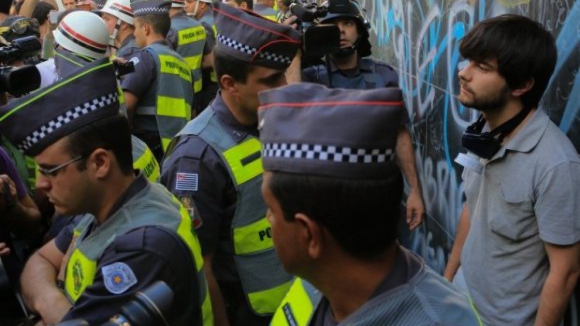 Manifestação em São Paulo termina em tumultos após disparo para o ar