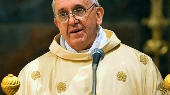 Papa Francisco afirma que comunistas roubaram "bandeira dos pobres" à Igreja