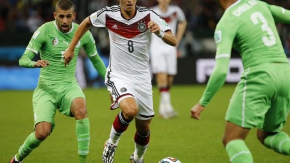 Alemanha bate Argélia no prolongamento e encontra França nos "quartos"