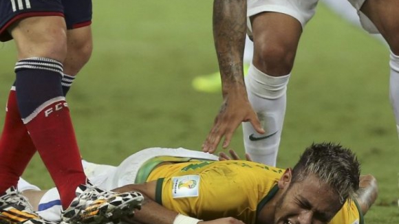Neymar fora do Campeonato do Mundo devido a fratura de uma vértebra