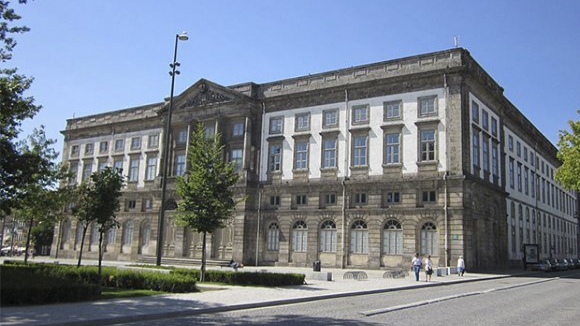 Universidade do Porto única de Portugal no top 100 europeu e top 200 mundial